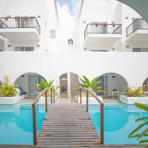 https://la-bella-vita.tulum-hotels.net